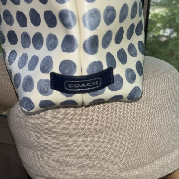 COACH 29432 Daisy Dot Print Tote Bag White Navy Patent Leather Trim - Picture 6 of 15